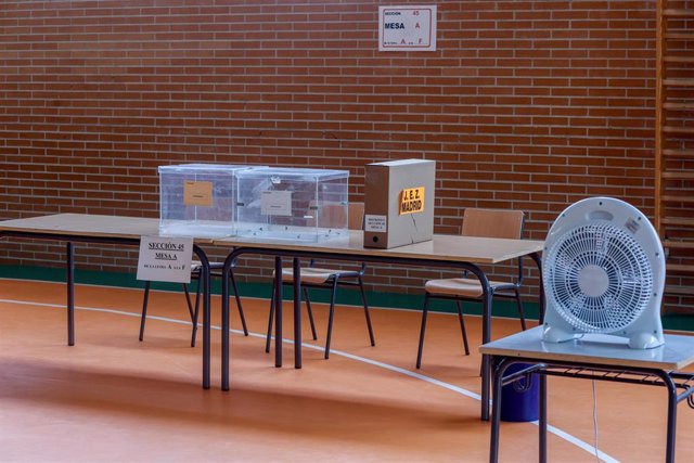 Mesa electoral del CEIP Emperador Carlos V de Getafe que este año actúa como colegio electoral para las elecciones generales 23J, a 22 de julio de 2023, en Getafe, Madrid (España). 