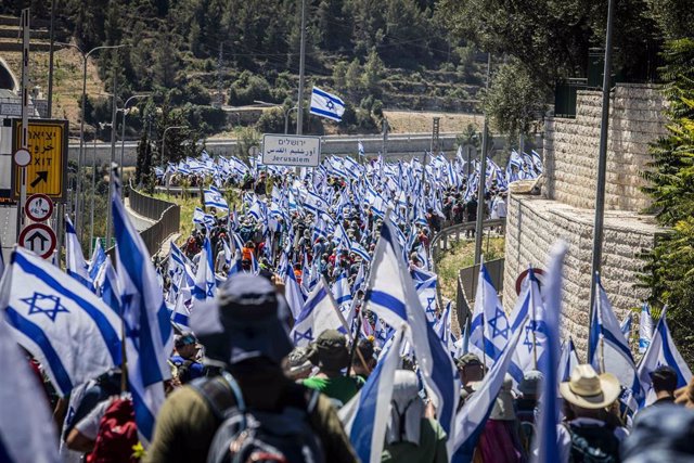 Manifestantes contra la reforma judicial en Israel