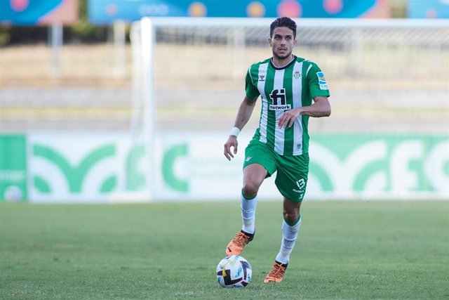 Archivo - Marc Bartra, en un partido con el Real Betis.