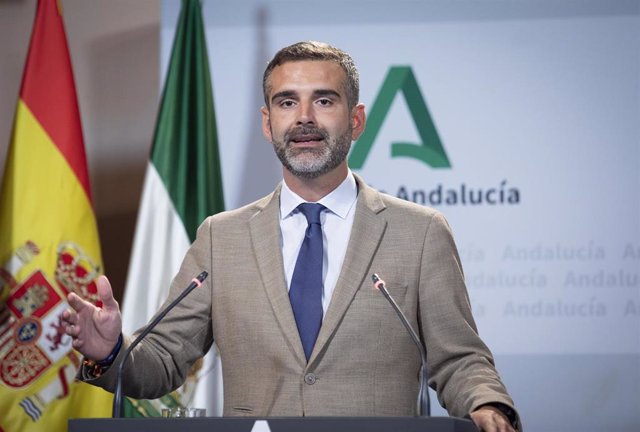 El consejero de Sostenibilidad, Medio Ambiente y Economía Azul y portavoz del Gobierno, Ramón Fernández-Pacheco, durante la rueda de prensa en el Palacio de San Telmo. A 25 de julio de 2023, en Sevilla (Andalucía, España). Como cada martes, el Consejo de 