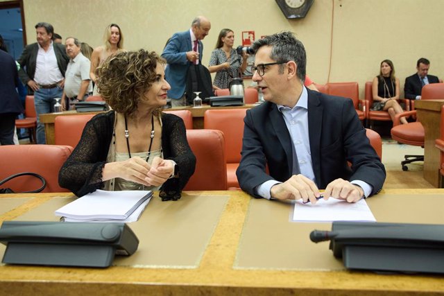 La ministra d'Hisenda i Funció Pública, María Jesús Montero, i el ministre de Presidència, Relacions amb les Corts i Memòria Democràtica, Félix Bolaños