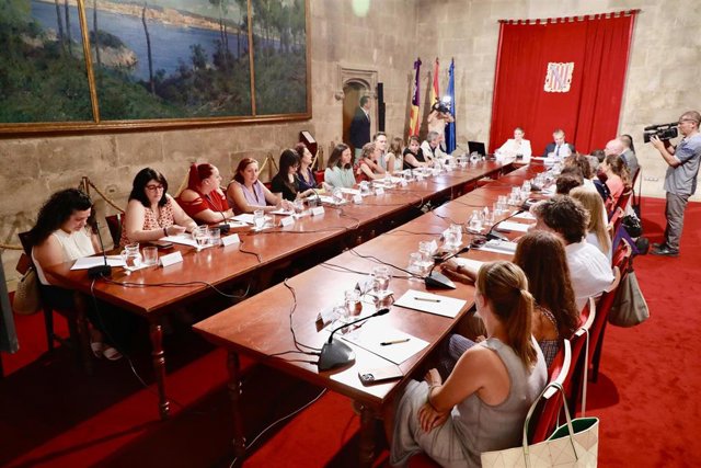 Reunión de la presidenta del Govern, Marga Prohens, y el conseller de Educación y Universidades, Antoni Vera, con entidades y asociaciones de la Educación Especial.