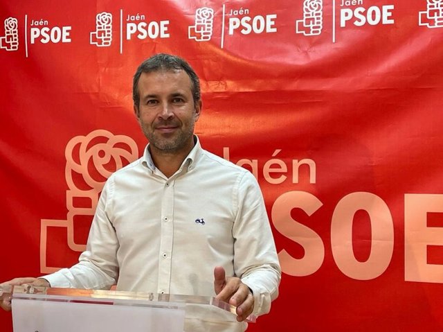 Julio Millán durante la rueda  de prensa
