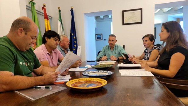 Reunión con ganaderos de Segura de la Sierra