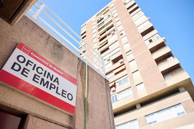 Cartel de una oficina del SEPE, a 4 de julio de 2023, en Madrid (España). 