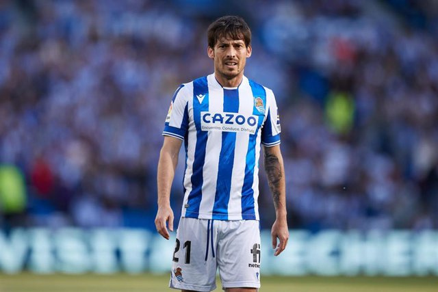 Archivo - David Silva durante un partido con la Real Sociedad