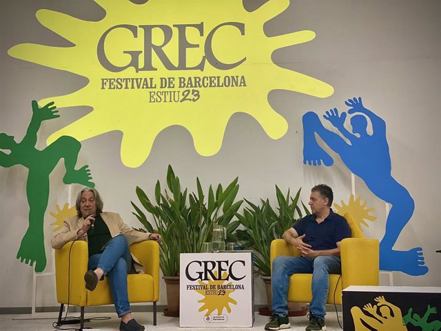 El comissionat de Cultura i Indústries Creatives de Barcelona, Xavier Marcé, al costat del director del Festival Grec, Cesc Casadesús