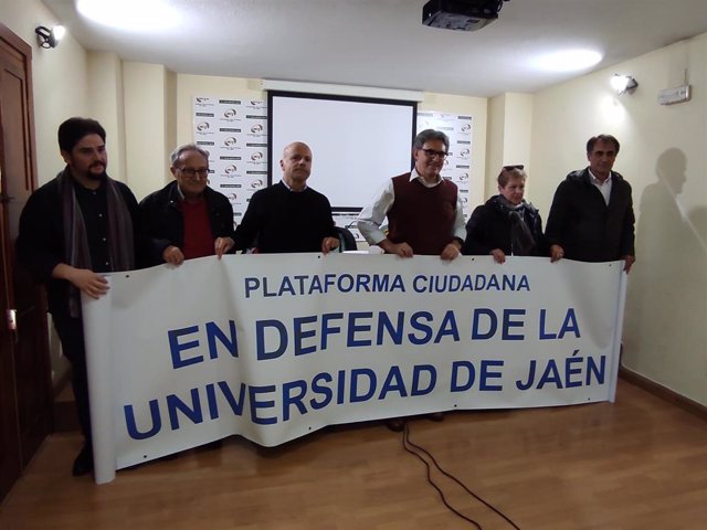 Archivo - Integrantes de la Plataforma Ciudadana en defensa de la UJA