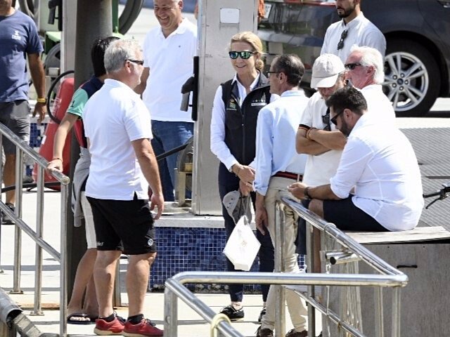 La Infanta Elena llega al puerto de Sanxenxo para acompañar a su padre, Don Juan Carlos, a 29 de julio de 2023, en Sanxenxo, Pontevedra, Galicia (España).