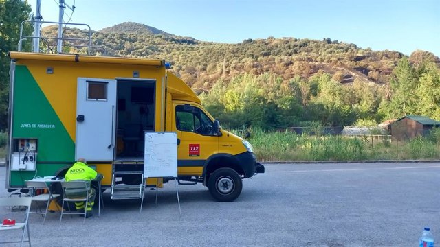 Dispositivo del Infoca desplegado ante un incendio forestal en Pinos Genil (Granada).