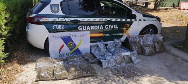 Operación de la Guardia Civil en Sevilla contra el tráfico internacional de marihuana y hachís.