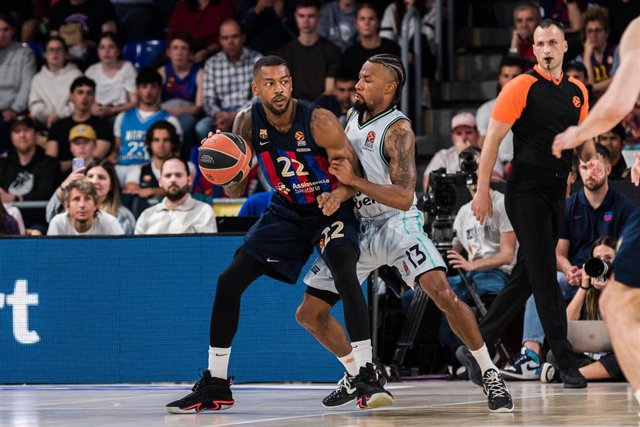 Archivo - Cory Higgins of FC Barcelona  in action during the Turkish Airlines EuroLeague match between FC Barcelona and Valencia Basket  at Palau Blaugrana on April 14, 2023 in Barcelona, Spain.