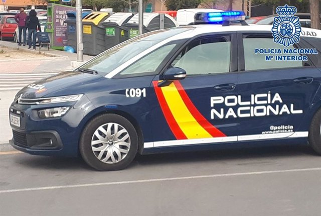 Archivo - Coche patrulla de la Policía Nacional, en imagen de archivo