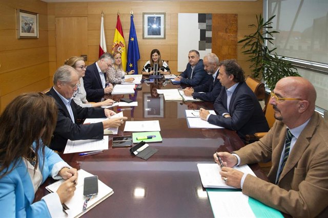 La presidenta de Cantabria, María José Sáenz de Buruaga, preside la reunión del Consejo de Gobierno