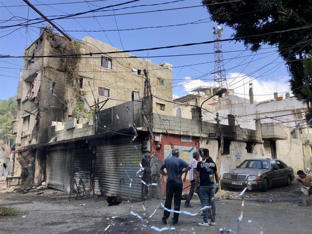 Edificio dañado por los enfrentamientos en el campo de Ain al Hilweh, el mayor campo de refugiados palestino de Líbano