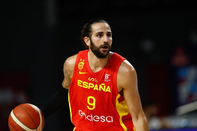 Archivo - Ricky Rubio durant un partit amb la selecció espanyola