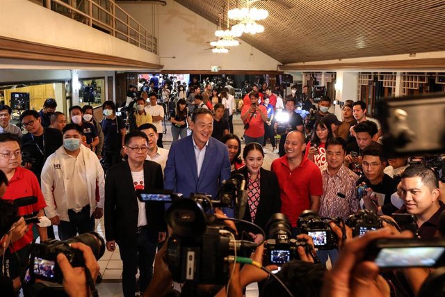 Archivo - El empresario Srettha Thavisin y Paetongtarn Shinawatra