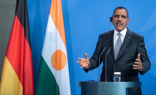 Archivo - Imagen de archivo del presidente de Níger, Mohamed Bazoum, durante una visita a Alemania