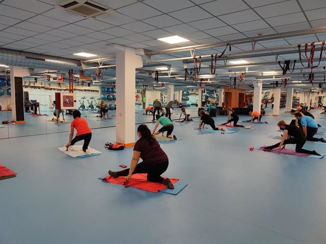 Archivo - Clase de pilates en La Ribera