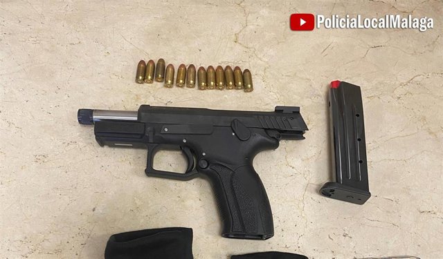 Pistola, cargador y cartuchos intervenido en una operación policial