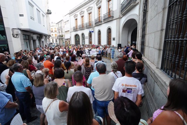 Concentración de repulsa por el asesinato machista de Pozoblanco celebrada este pasado martes.