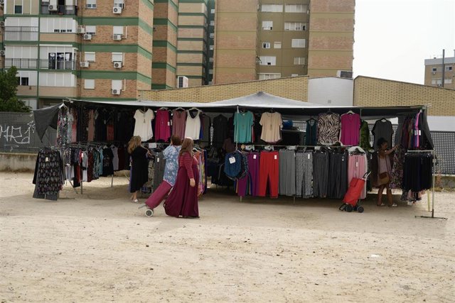 Mercadillo de Cerro Amate, en Sevilla.