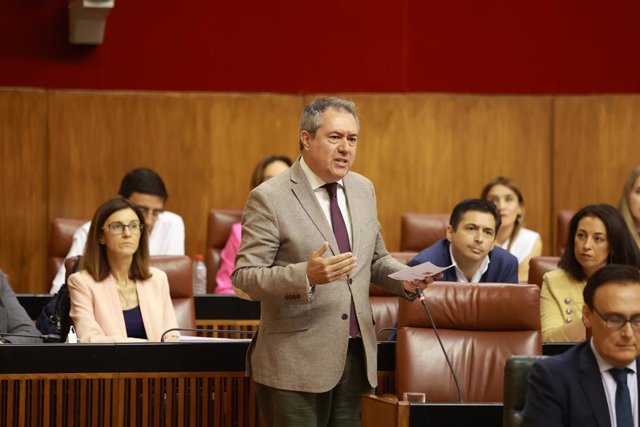 El secretario general del PSOE de Andalucía, Juan Espadas, en una imagen de archivo en el Parlamento de Andalucía. 