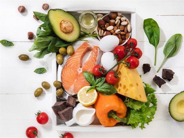 Archivo - Alimentos como el tomate, el chocolate negro o el pimiento rojo pueden ayudarte a proteger la piel de los efectos nocivos del sol