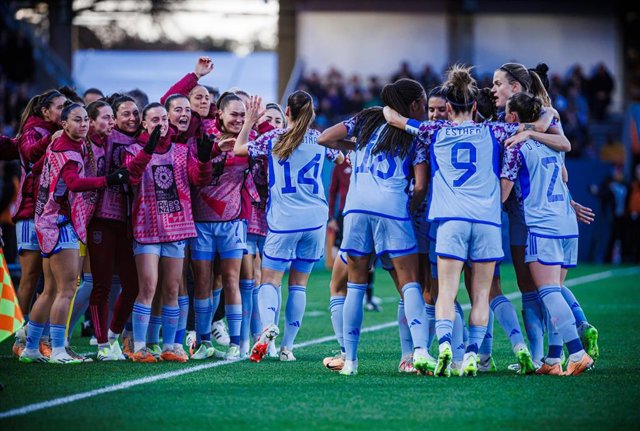 Las jugadoras de la selección española celebran uno de sus goles ante Suiza en octavos del Mundial de Australia y Nueva Zelanda