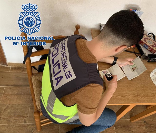 Nota De Prensa La Policía Nacional Desarticula Un Grupo Dedicado A La Falsificación De Documentos Y Al Favorecimiento De La Inmigración Irregular