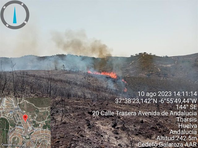 Imagen del incendio declarado en Calañas (Huelva).