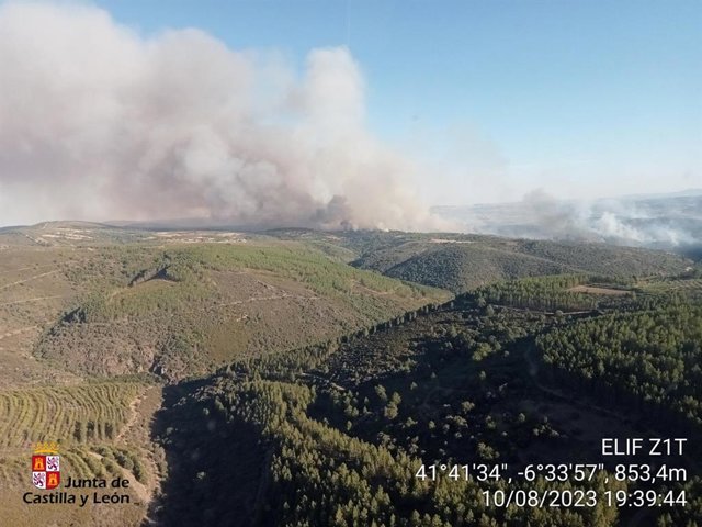 Imagen aérea de la zona afectada por el incendio en Argozelo.