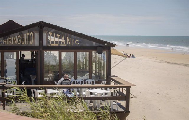 Archivo - Chiringuito de la playa de Matalascañas.