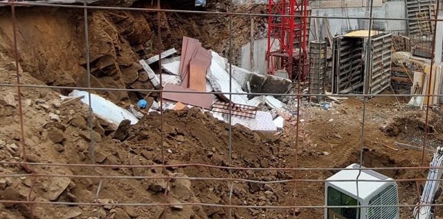 AMP.- Cae un muro colindante en el barrio compostelano de Fontiñas y el Ayuntamiento ordena paralizar unas obras