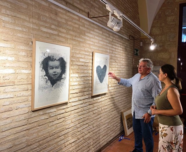 Exposición 'Con tres heridas' sobre Miguel Hernández.