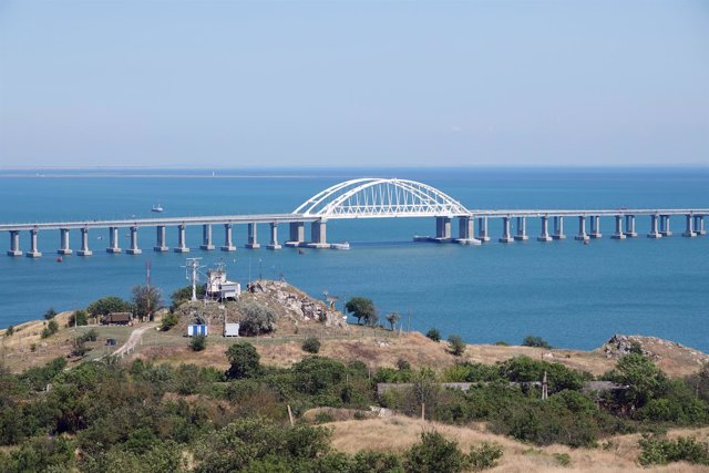 Archivo - El puente de Kerch, en Crimea