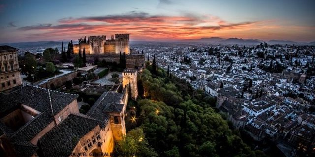 Archivo - Alhambra y Albaicín, en imagen de archivo