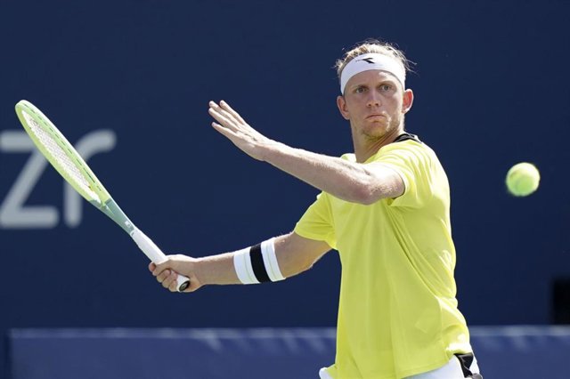  Alejandro Davidovich Fokina, ante Alex de Minaur , en el Masters 1.000 de Toronto 2023.