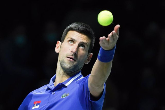 Archivo - El tenista serbio Novak Djokovic disputando un partido de la Copa Davis con Serbia.