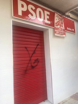 Pintada en el acceso a la sede del PSOE