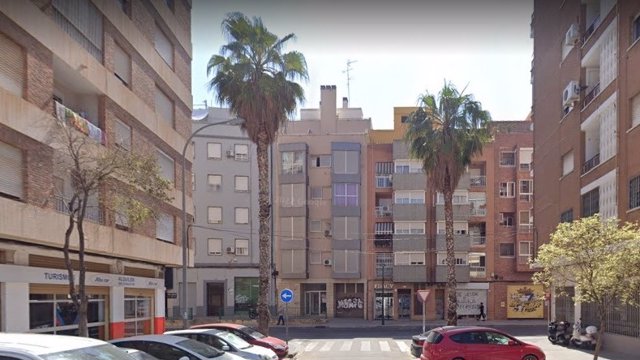 Edificio ocupado en la avenida de la Constitución de València