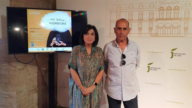 Francisca Medina y Francisco López presentan el II Concurso Foto Poética Hernandiana
