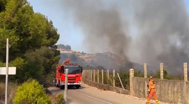Declarado un incendio en Cullera (Valencia) que afecta al parque natural de la Albufera