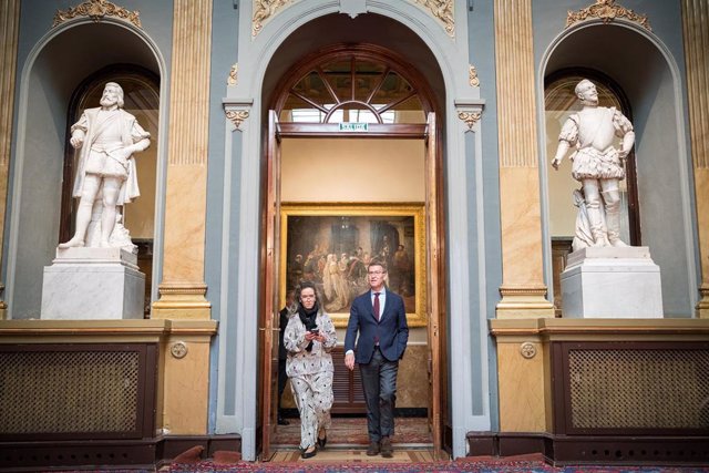 Archivo - El presidente del PP, Alberto Núñez Feijóo, a su llegada a una sesión plenaria en el Senado, a 17 de mayo de 2023, en Madrid (España). El proyecto de Ley por el Derecho a la Vivienda se enfrenta a su aprobación definitiva en el pleno del Senado.