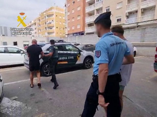 La Guardia Civil detiene a cuatro personas con órdenes europeas de detención o extradición en Torrevieja (Alicante)