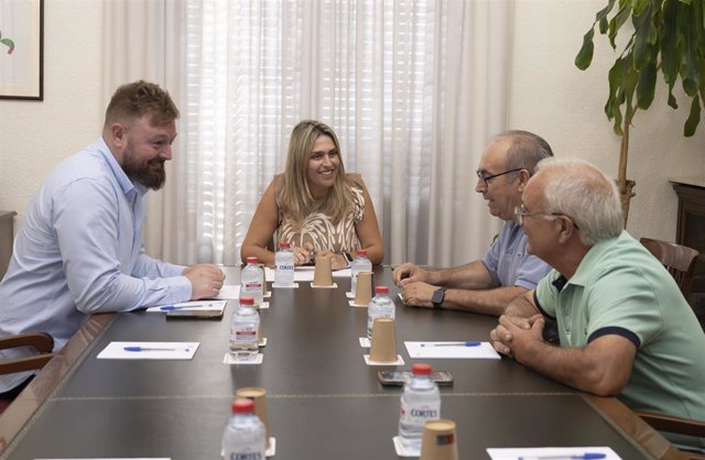 Reunión de la presidenta de la Diputación de Castellón con APAVAL
