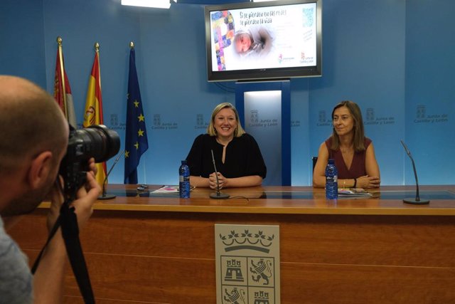 Presentación de la campaña de la Junta para la sensibilización sobre adicciones sin sustancia bajo el lema 'Si se pierden en las redes, se pierden en la vida' .