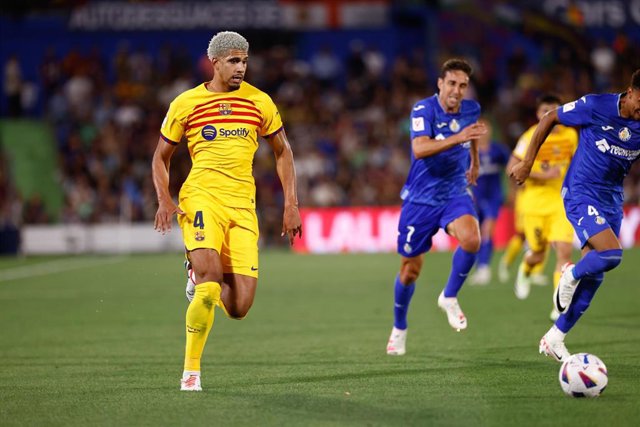 Ronald Araujo durante el partido de la primera jornada de Liga ante el Getafe CF. 