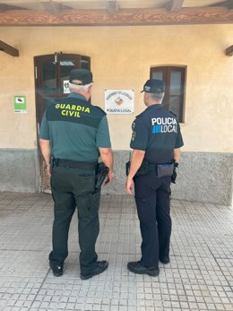 Archivo - Agentes de la Policía Local de Llucmajor y de la Guardia Civil