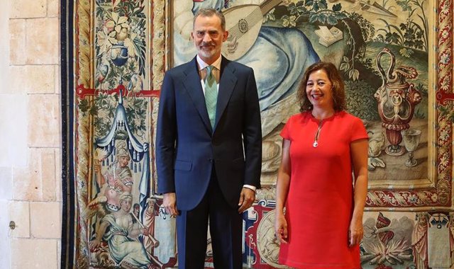 Archivo - El Rey Felipe VI y la presidenta del Congreso, Francina Armengol. 